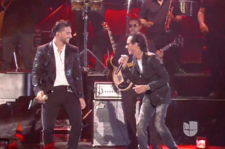 Maluma y Marc Anthony cantan Felices los 4 en Premios Juventud
