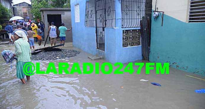 Unas 40 casas inundadas por desbordamiento de cañada en Los Salados