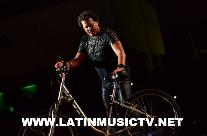 Carlos Vives llega con todo y su bicicleta al Festival Presidente