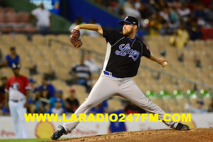 David Hurlbut se luce y Licey supera al Escogido