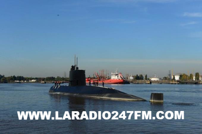 Comandante de submarino desaparecido traslada "esperanza" a familia de 44 tripulantes