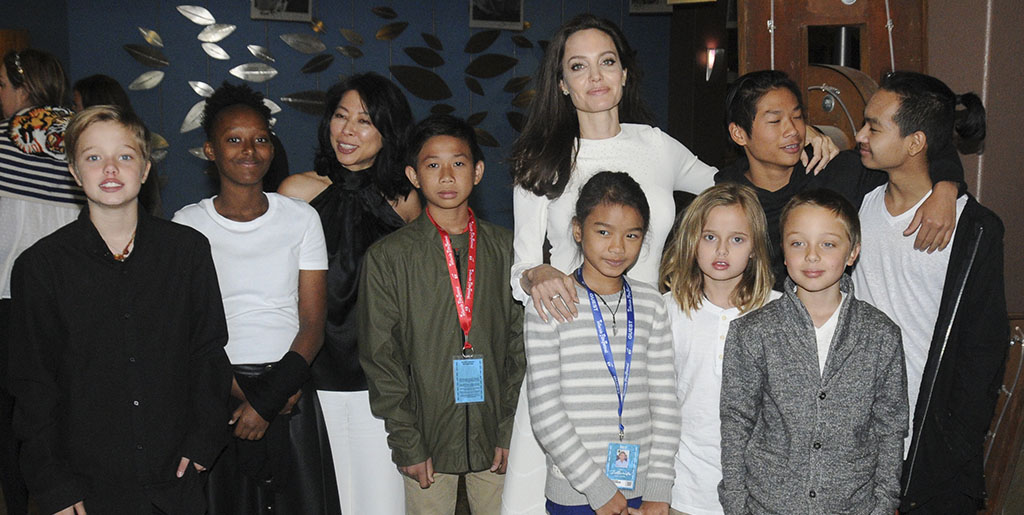 A Angelina Jolie le pudieran quitar sus seis hijos