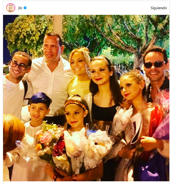 Jennifer López, su novio y Marc Anthony se lucen al lado de sus hijos