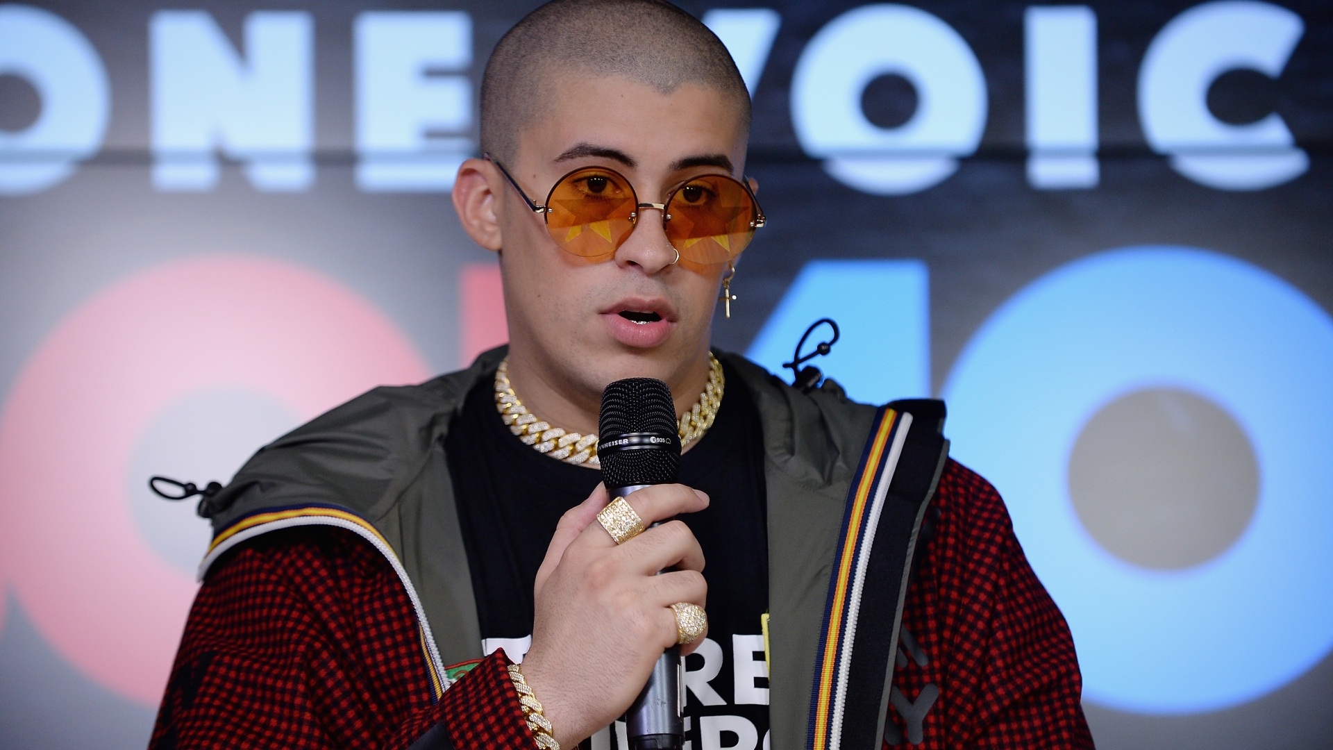 Bad Bunny pospone conciertos por problemas de salud