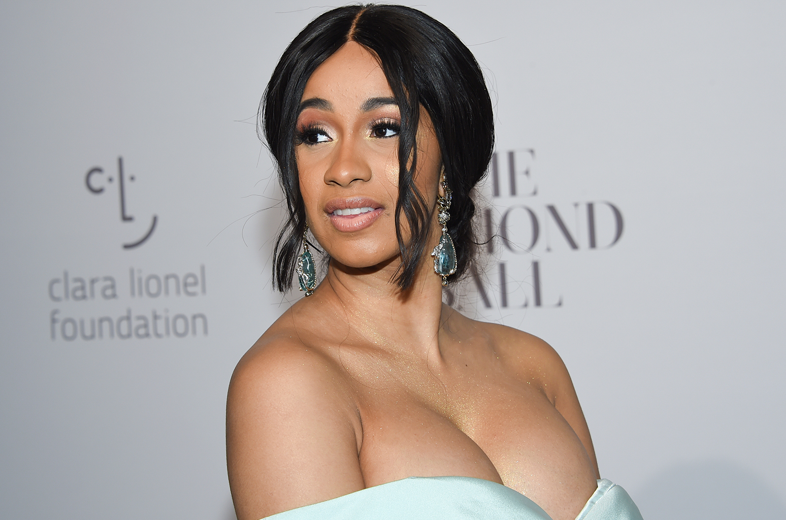 Cardi B está “deprimida” por perder mucho peso después del embarazo