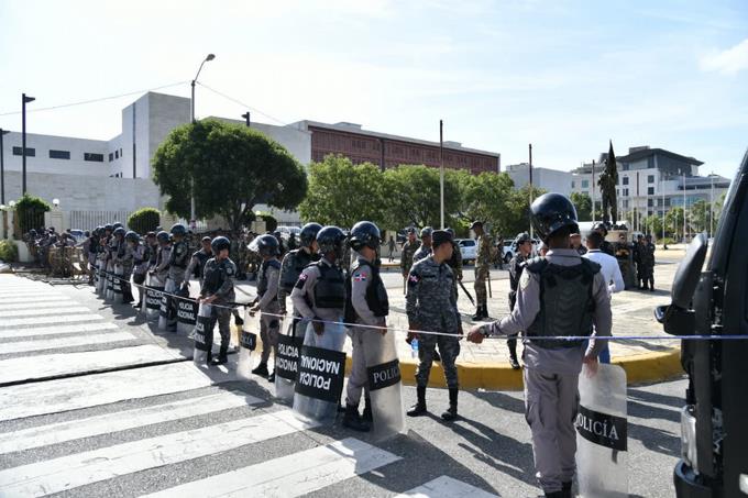 Seguridad en el Congreso ha sido reforzada luego de alerta del ministro de Defensa y director de la Policía