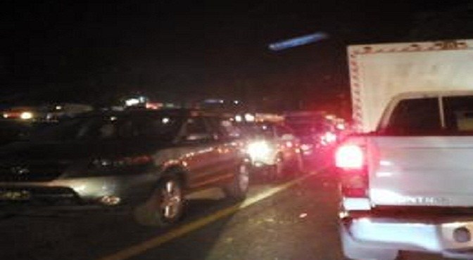 Taponazo de ayer duró unas 10 horas en la Autopista Duarte