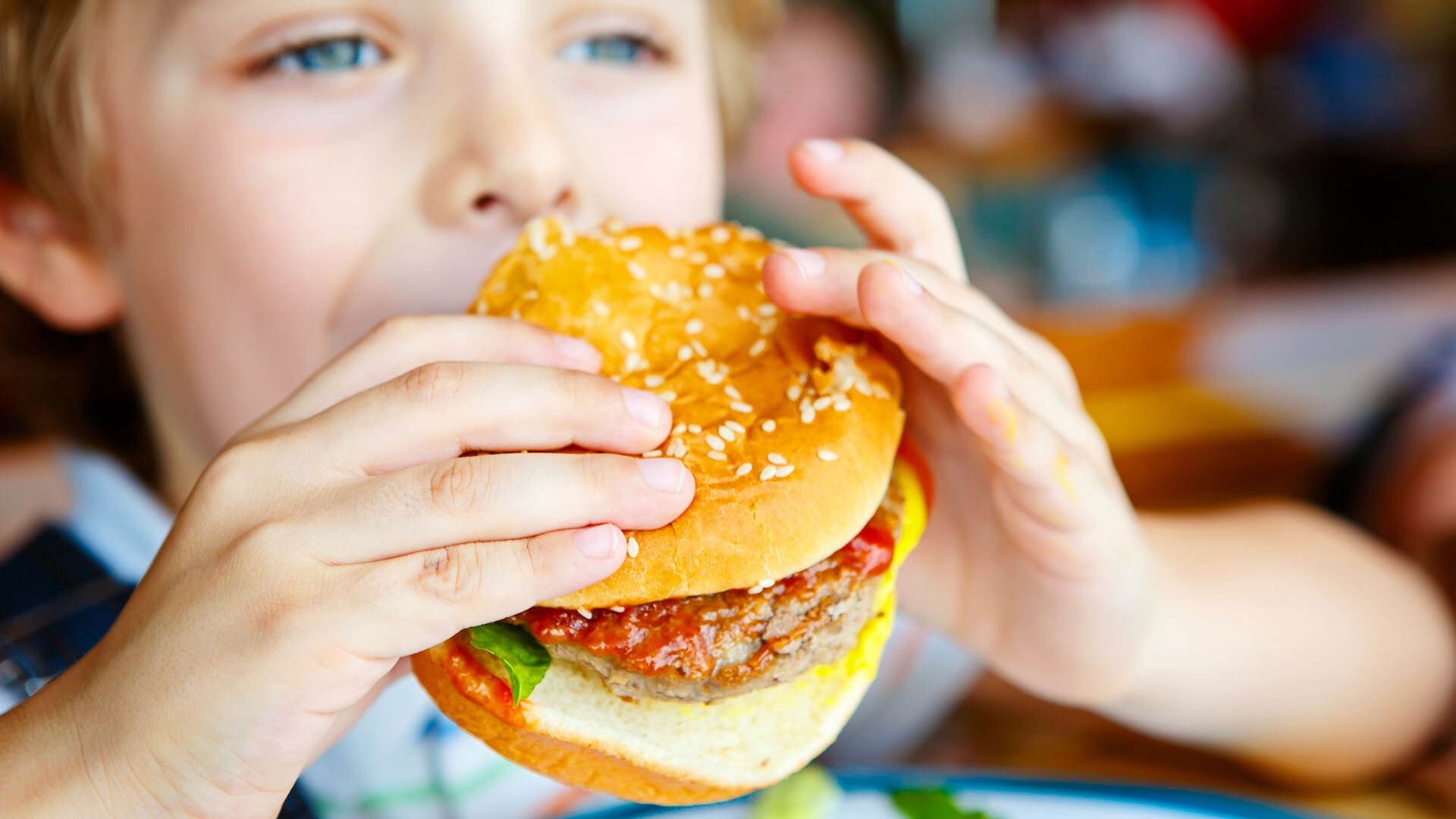 Brote de síndrome urémico hemolítico en Estados Unidos: qué alimentos pueden contener la bacteria y cómo evitar riesgos